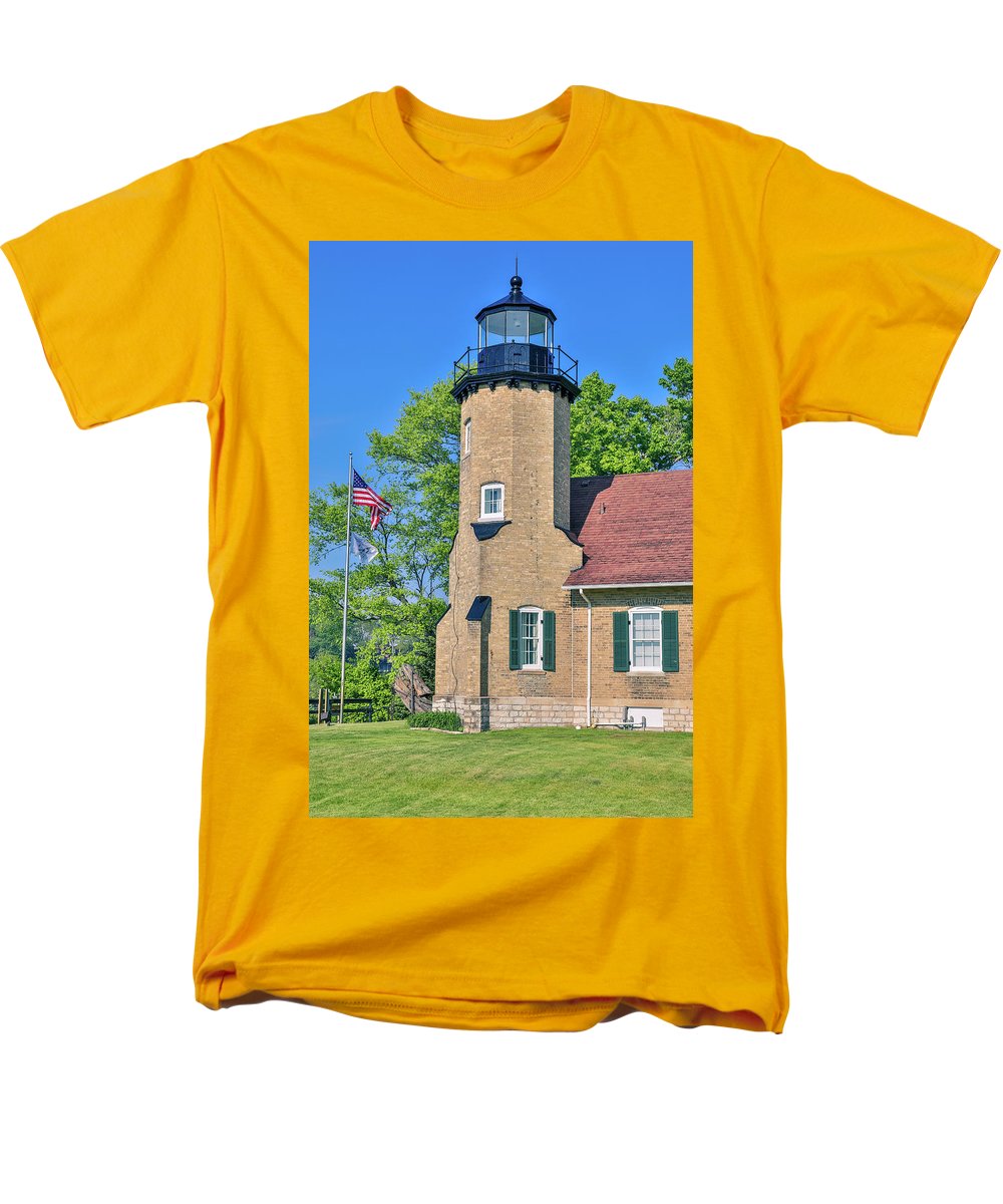 White River Light Michigan - Men's T-Shirt  (Regular Fit)