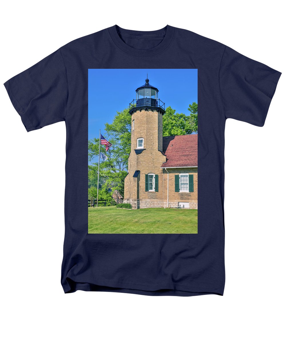 White River Light Michigan - Men's T-Shirt  (Regular Fit)