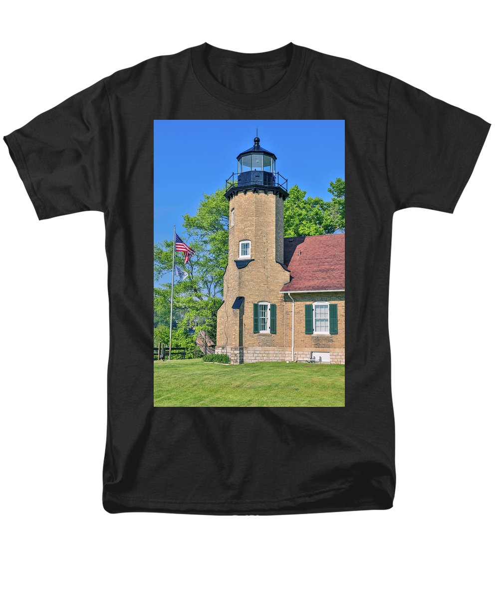 White River Light Michigan - Men's T-Shirt  (Regular Fit)