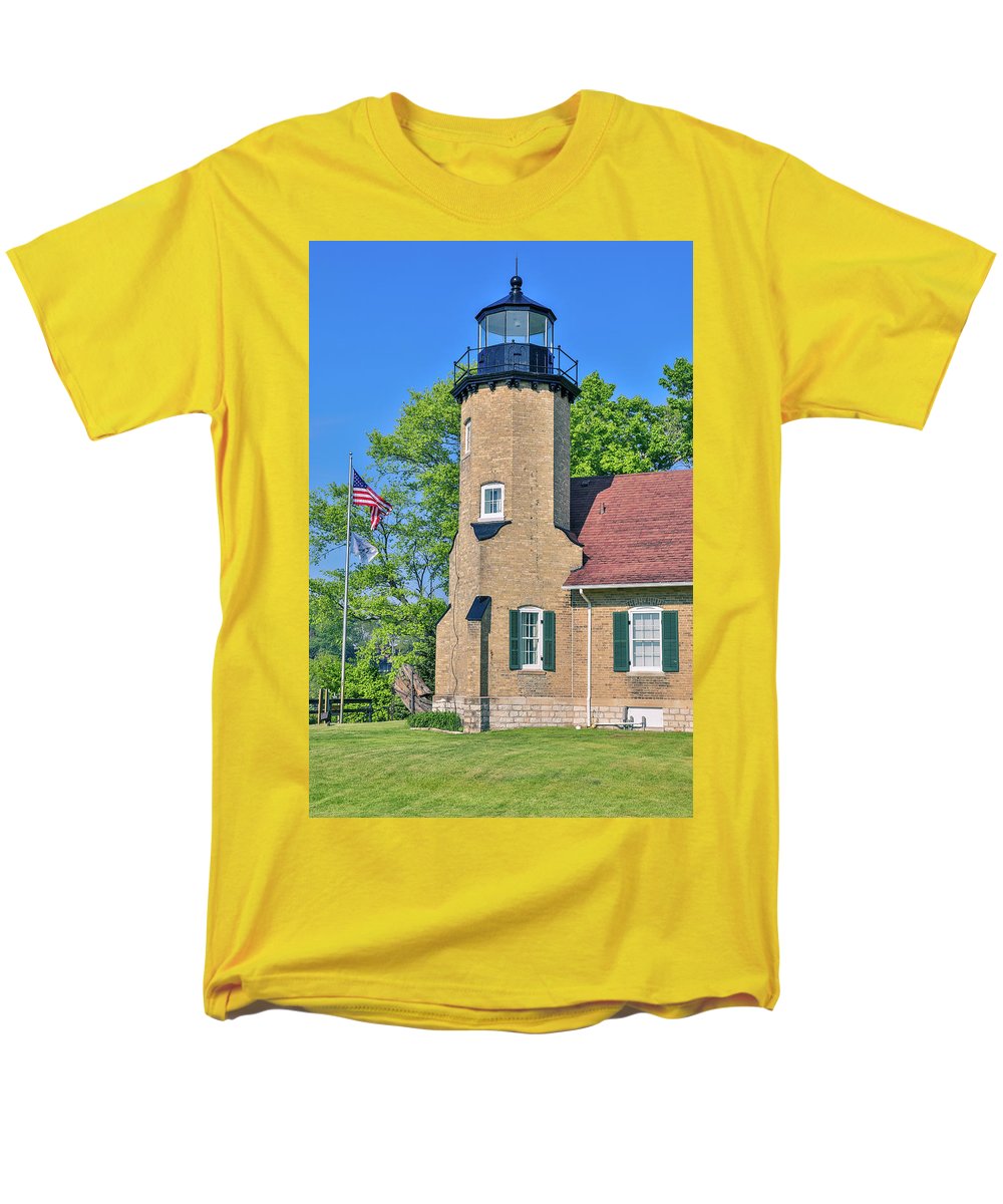 White River Light Michigan - Men's T-Shirt  (Regular Fit)