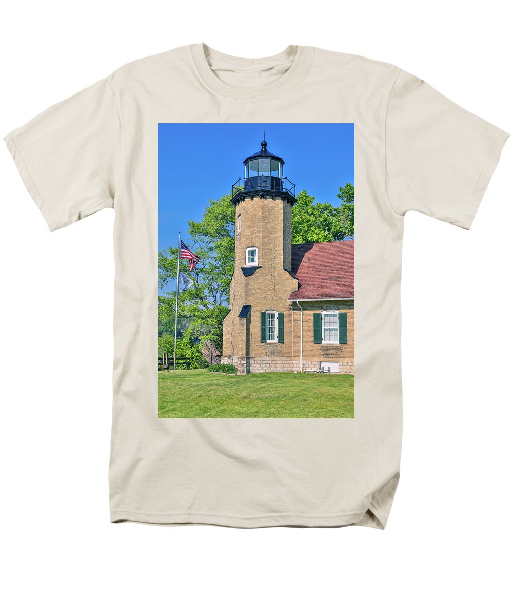 White River Light Michigan - Men's T-Shirt  (Regular Fit)