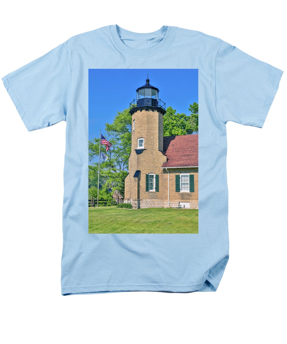 White River Light Michigan - Men's T-Shirt  (Regular Fit)