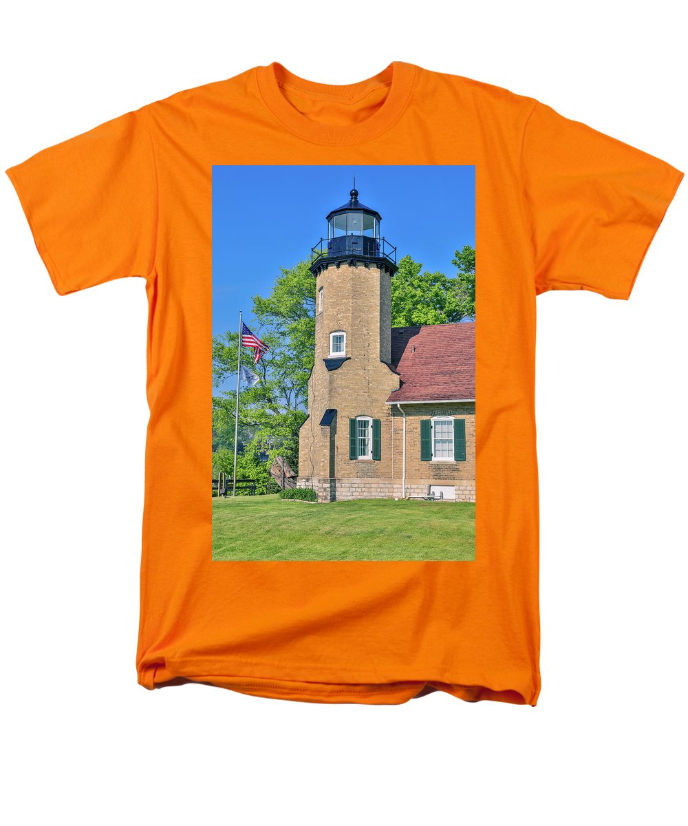 White River Light Michigan - Men's T-Shirt  (Regular Fit)