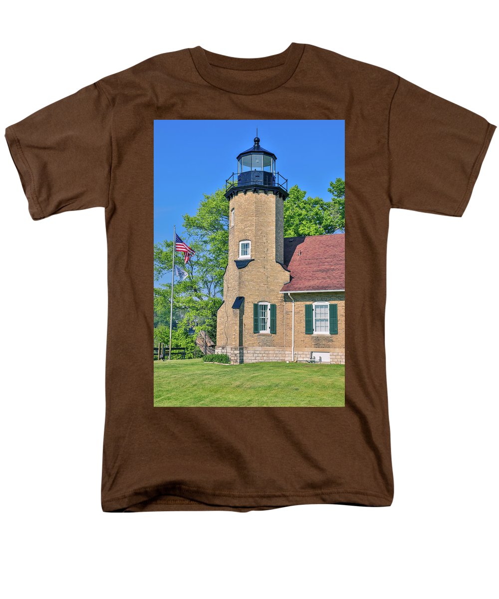 White River Light Michigan - Men's T-Shirt  (Regular Fit)