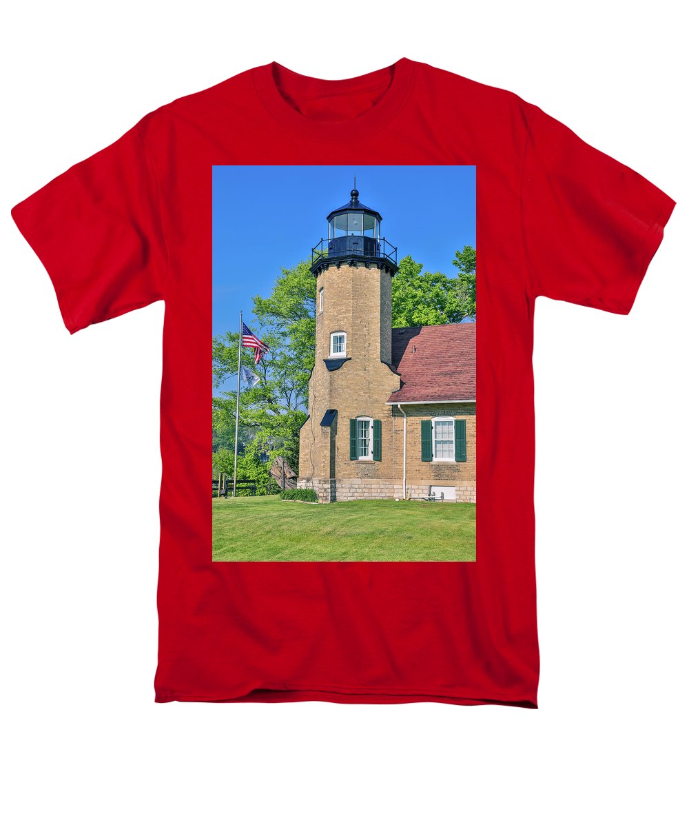 White River Light Michigan - Men's T-Shirt  (Regular Fit)