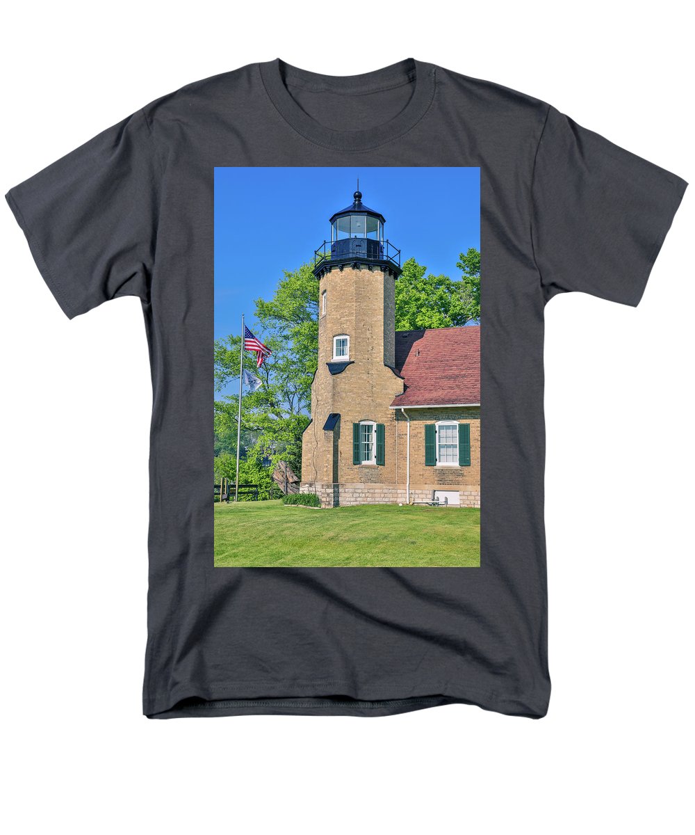 White River Light Michigan - Men's T-Shirt  (Regular Fit)