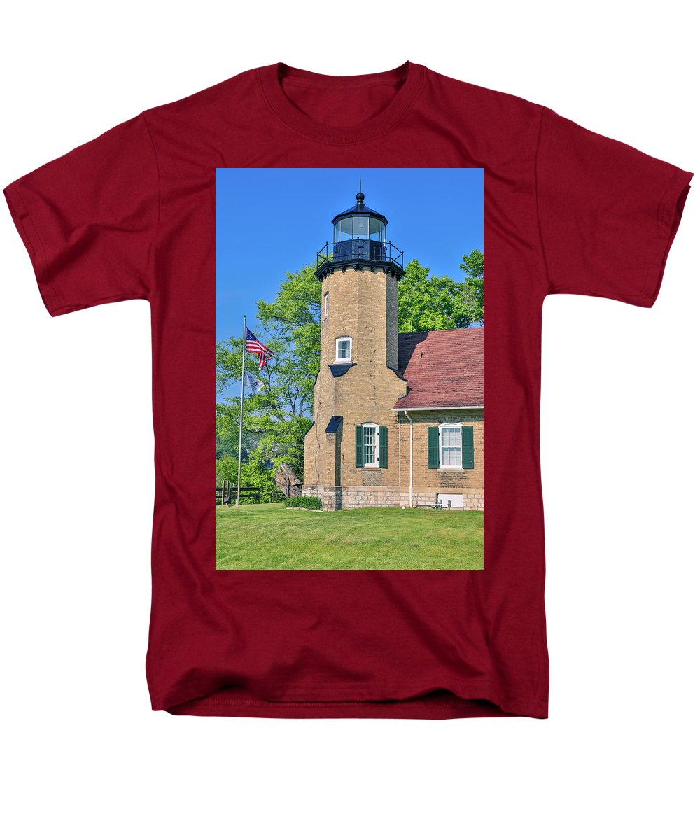 White River Light Michigan - Men's T-Shirt  (Regular Fit)