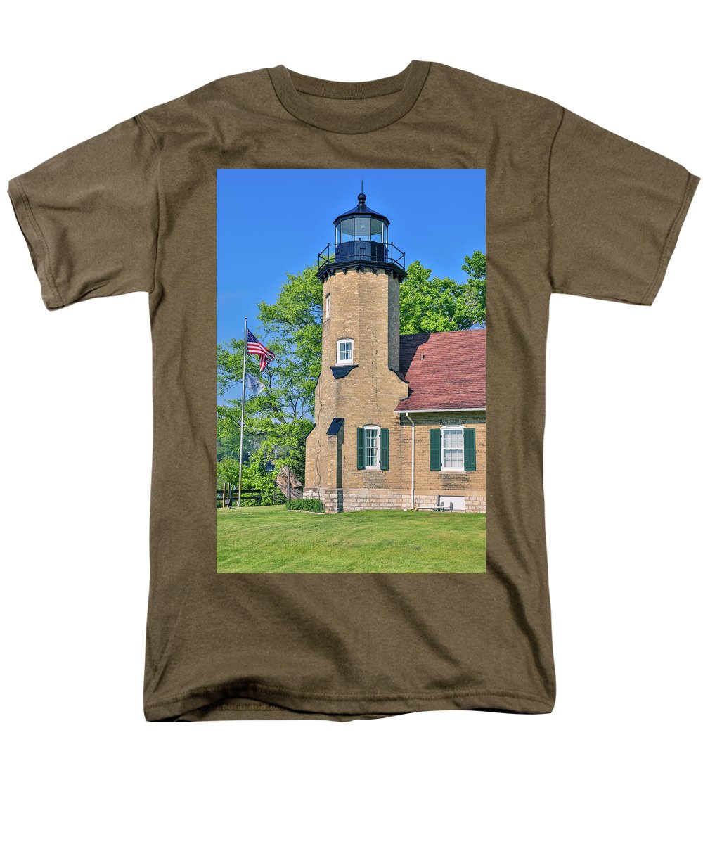 White River Light Michigan - Men's T-Shirt  (Regular Fit)